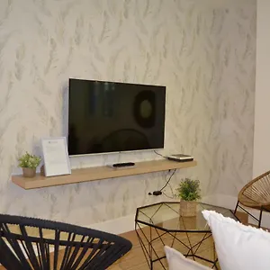https://acogedor-apartamento-junto-al-museo-picasso.hotelsinnerja.org